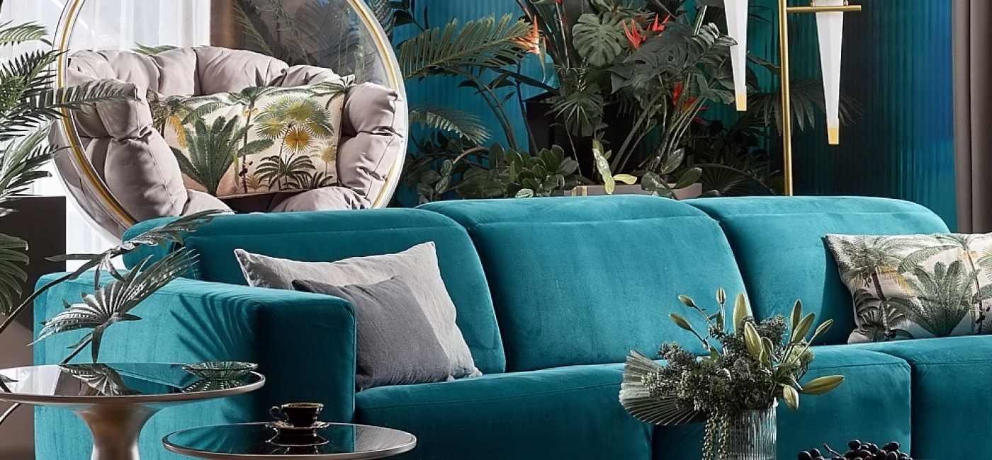 mieszkanie w turkusie i zlocie salon z jadalnią